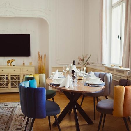 Exklusive Ferienwohnung Arthur In Zentraler Bestlage Von Zeitz! Vollausgestattet, Fahrstuhl, Magenta-Tv, Highspeed Wlan Buitenkant foto