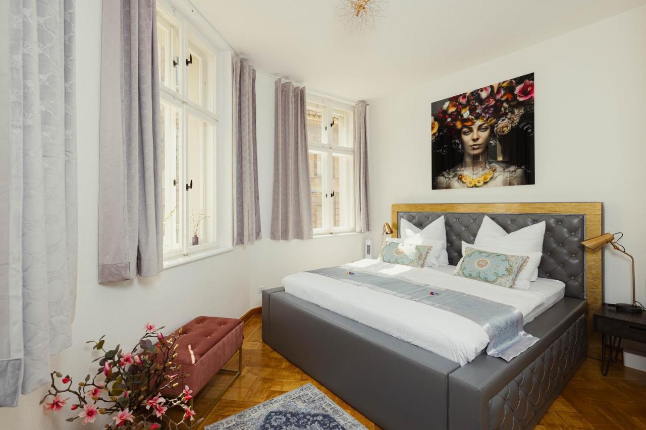 Exklusive Ferienwohnung Arthur In Zentraler Bestlage Von Zeitz! Vollausgestattet, Fahrstuhl, Magenta-Tv, Highspeed Wlan Buitenkant foto