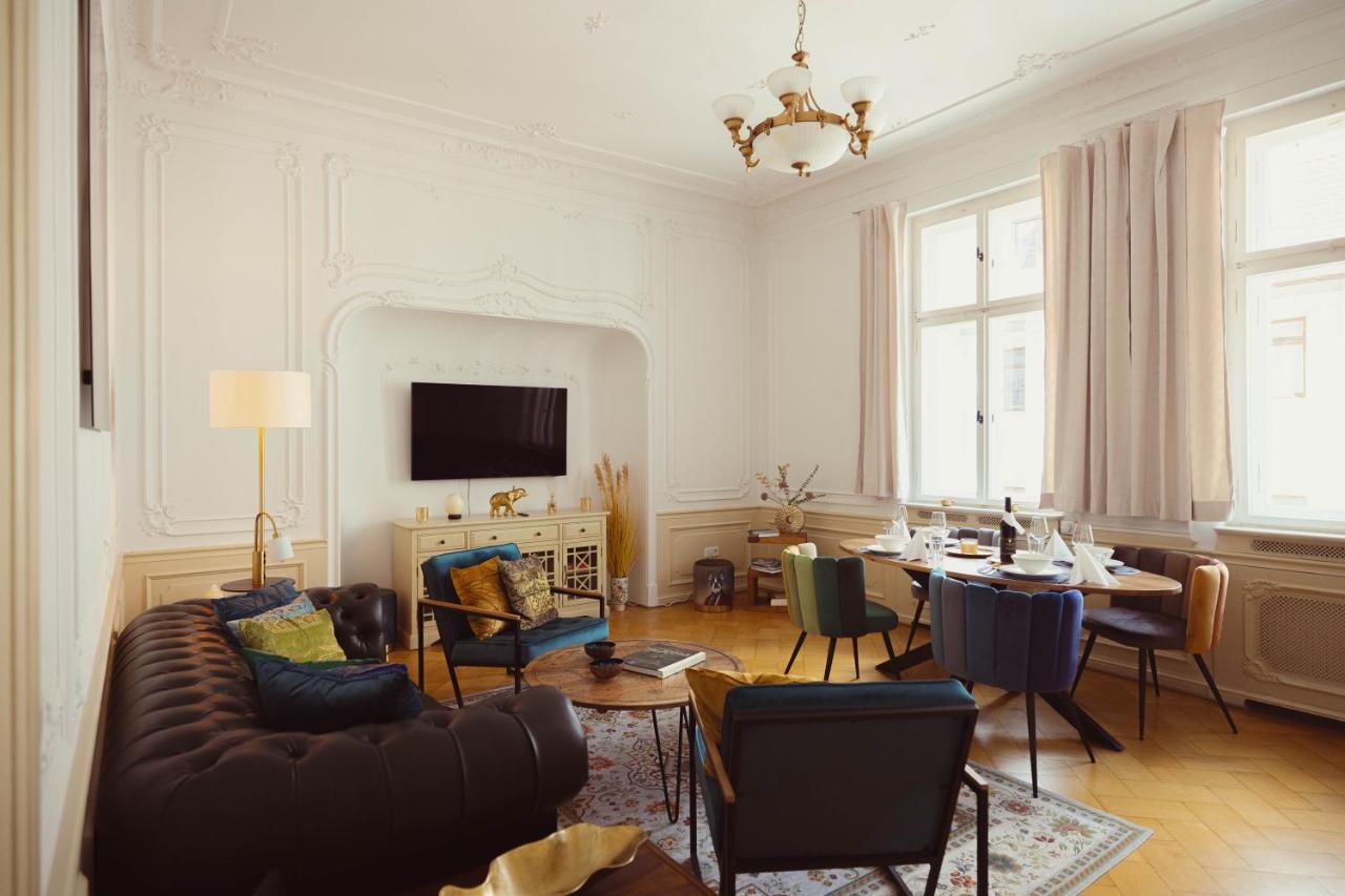 Exklusive Ferienwohnung Arthur In Zentraler Bestlage Von Zeitz! Vollausgestattet, Fahrstuhl, Magenta-Tv, Highspeed Wlan Buitenkant foto