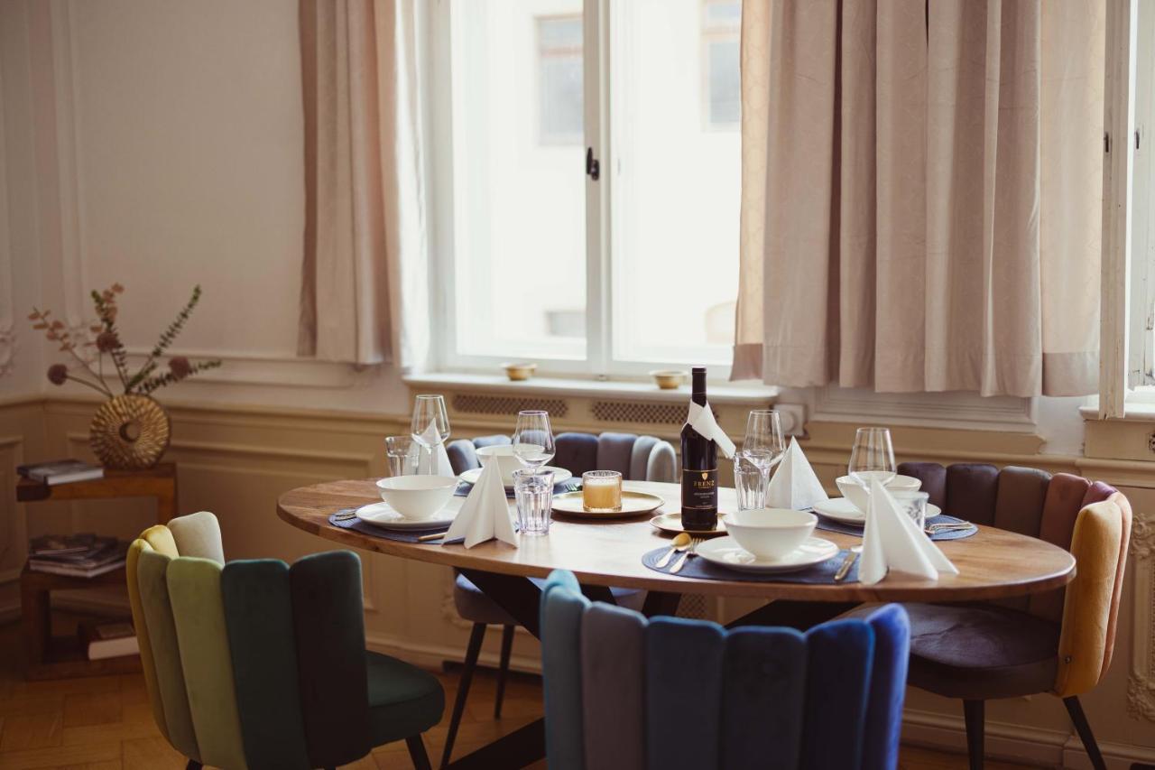 Exklusive Ferienwohnung Arthur In Zentraler Bestlage Von Zeitz! Vollausgestattet, Fahrstuhl, Magenta-Tv, Highspeed Wlan Buitenkant foto