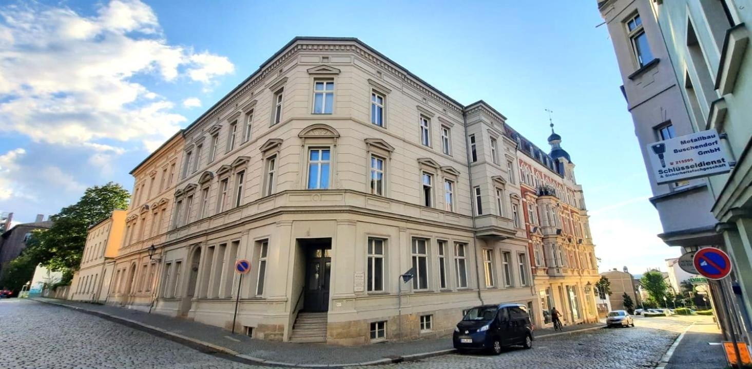 Exklusive Ferienwohnung Arthur In Zentraler Bestlage Von Zeitz! Vollausgestattet, Fahrstuhl, Magenta-Tv, Highspeed Wlan Buitenkant foto